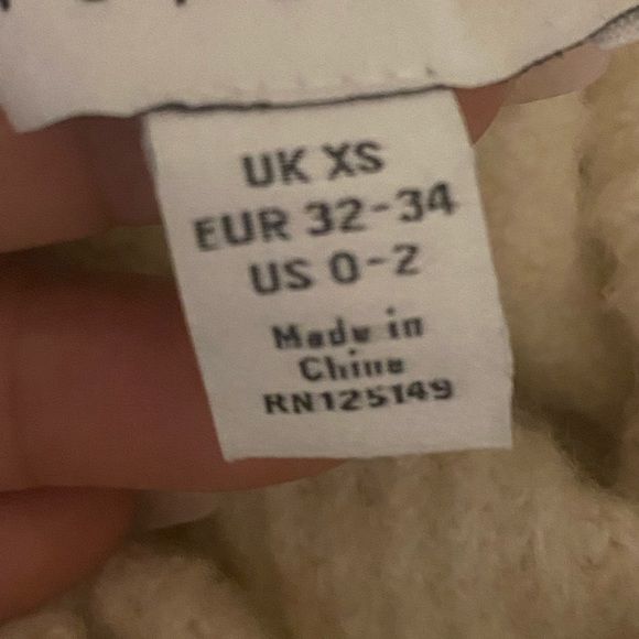 Topshop Camel turtle neck Sweater, ribbed Color Ivory , 0-2, NWOT - Picture 10 of 11